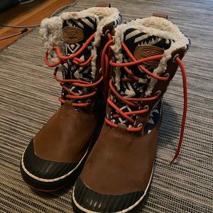 Keen snow boots size 8.5